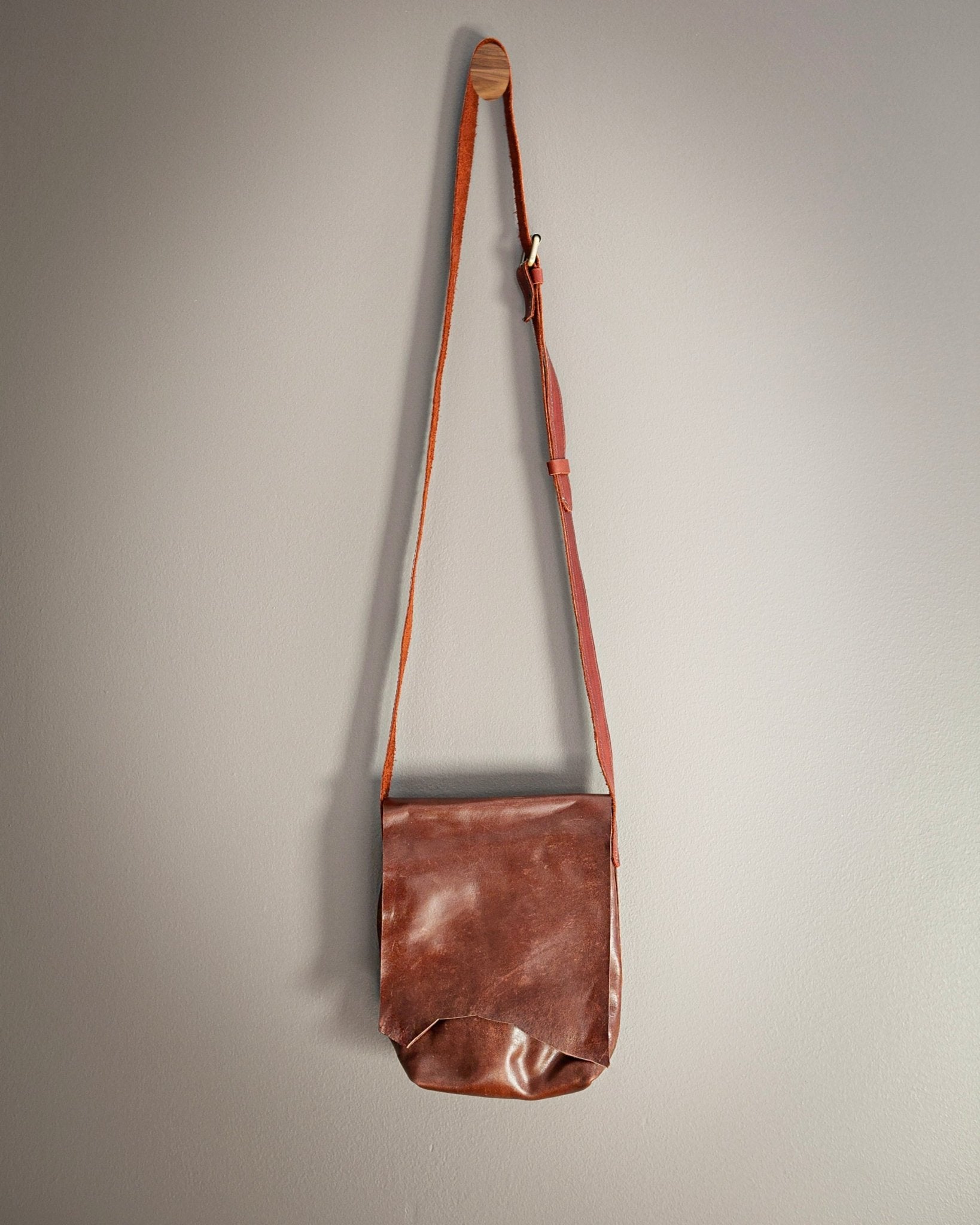 Natural Edge Leather Crossbody Bag | Brown - Kelem Shop