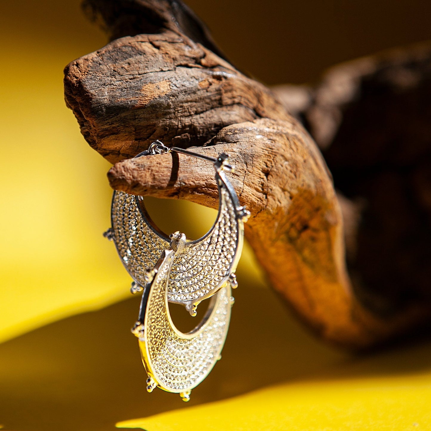 እርባን - Silver Filigree Crescent Moon Hoop Earrings - Kelem Shop