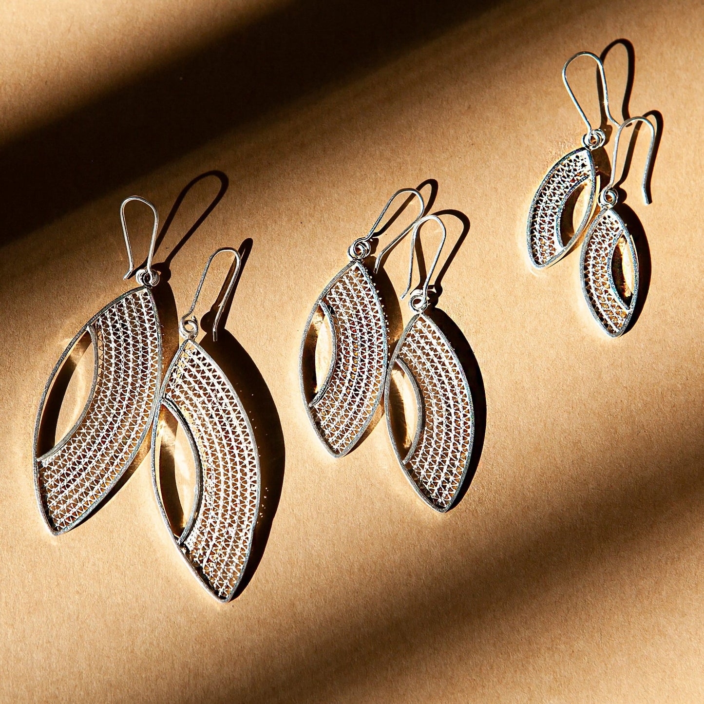 እርባን - Silver Filigree Leaf Dangle Earrings - Kelem Shop