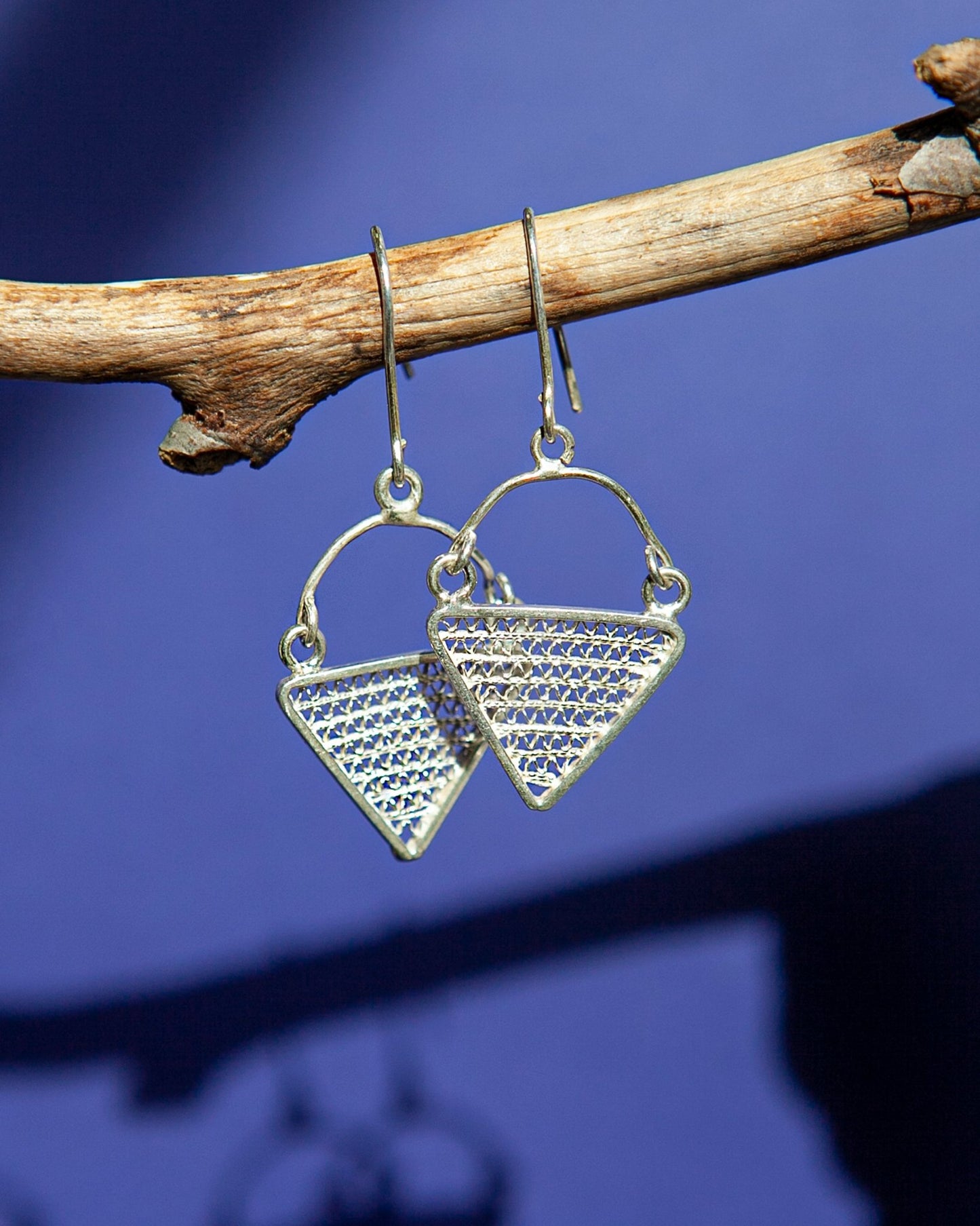 እርባን - Silver Filigree Triangle Drop Earrings - Kelem Shop