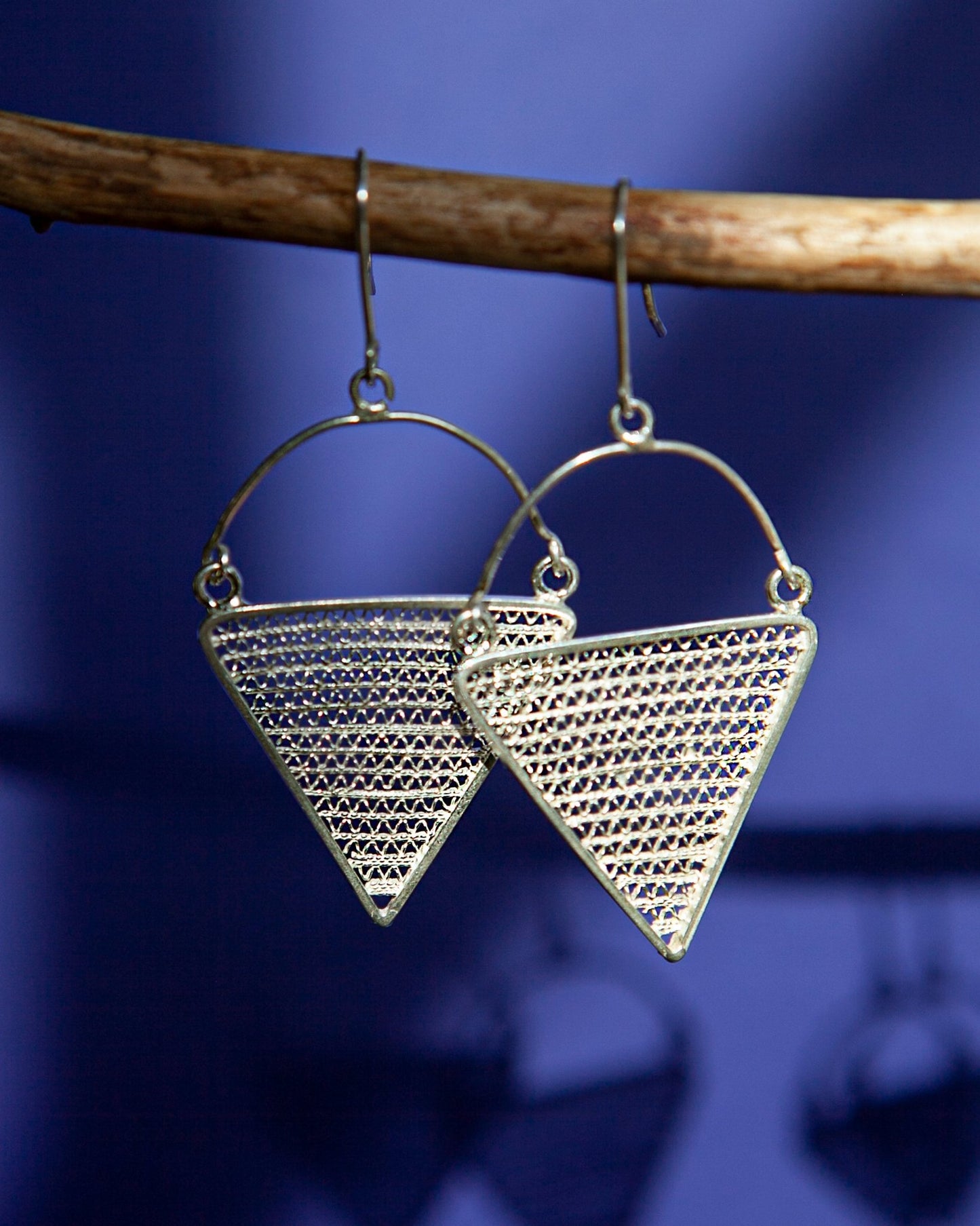 እርባን - Silver Filigree Triangle Drop Earrings - Kelem Shop